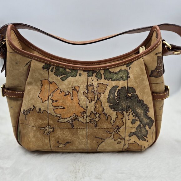 Geo Classic Shoulder Bag - Picture 1 of 12